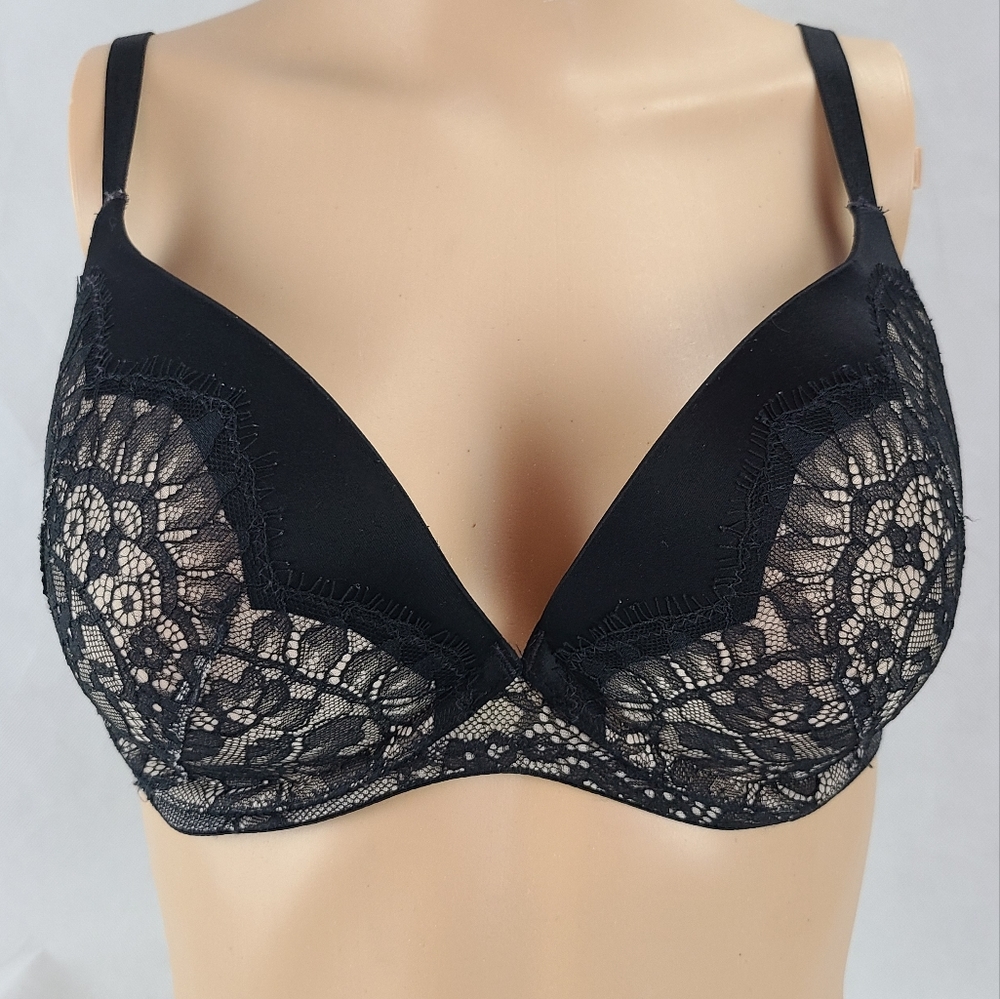 Victoria's Secret (32DDD) Black Lace & Beige Very Sexy Lightly Lined Plunge Bra